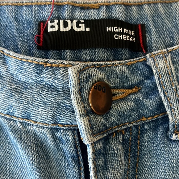 BDG  HIGH RISE short 💙❤️ - Picture 2 of 4